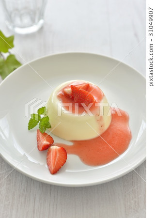 Panna cotta, strawberry sauce 31049907