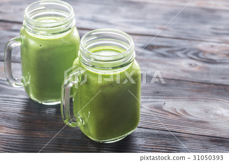 Avocado and spinach smoothies Avocado and spinach smoothies 31050393