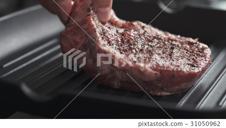cooking rib eye steak on grill pan cooking rib eye steak on grill pan 31050962