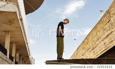 Parkour in the city 31055419