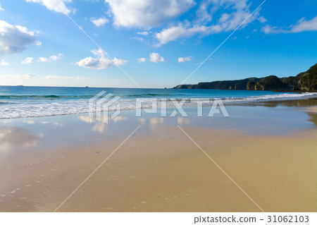Many Tohama Beach bath Clear sky blue sky cloud Many Tohama Beach bath Clear sky blue sky cloud 31062103
