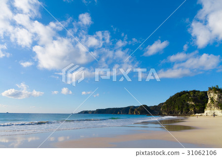 Many Tohama Beach bath Clear sky blue sky cloud Many Tohama Beach bath Clear sky blue sky cloud 31062106