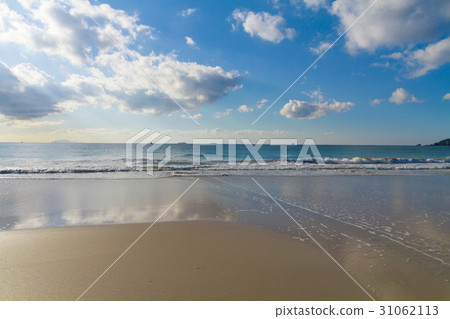 Many Tohama Beach bath Clear sky blue sky cloud Many Tohama Beach bath Clear sky blue sky cloud 31062113