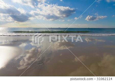 Many Tohama Beach bath Clear sky blue sky cloud Many Tohama Beach bath Clear sky blue sky cloud 31062114