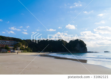 許多Tohama海灘浴清楚的天空藍天雲彩 許多Tohama海灘浴清楚的天空藍天雲彩 31062121