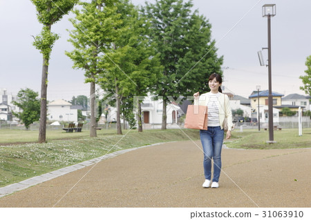 女人回來後購物 女人回來後購物 31063910