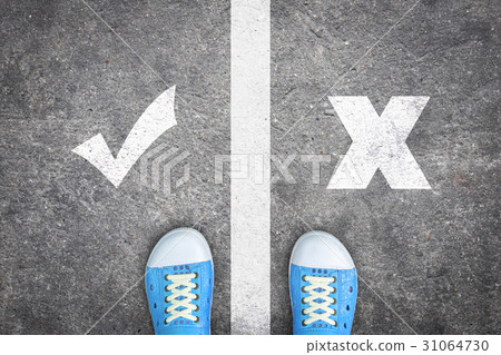 Teenager standing between right and wrong Teenager standing between right and wrong 31064730