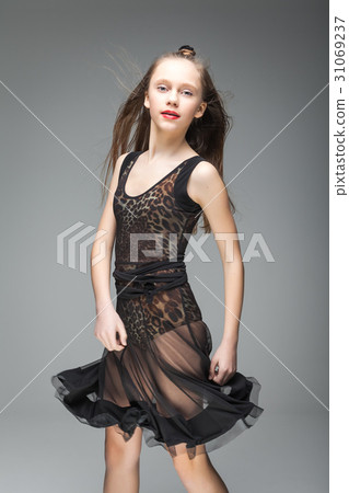 Beautiful dancer girl 31069237