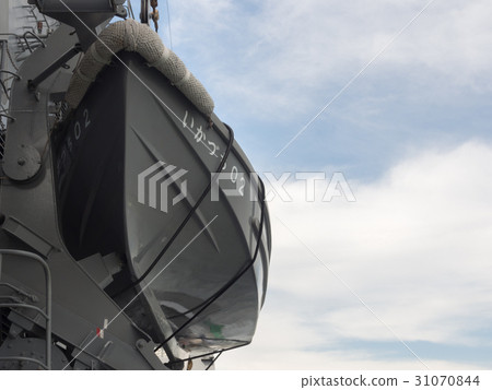Maritime Self-Defense Force · Escort ship "Inchi" loaded on a boat 31070844