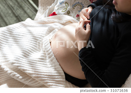 懷孕足月 待產 即將臨盆 31071636
