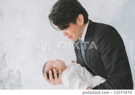 baby, infant, ikumen (man who enjoys child rearing) 31073470