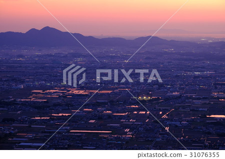 琉球山的夜景（奈良縣天理市） 31076355