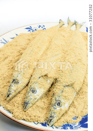 Bamboo Sanma delicacy 31077282