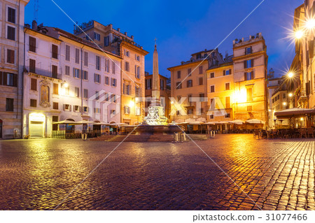 Piazza della Rotonda at night, Rome, Italy Piazza della Rotonda at night, Rome, Italy 31077466