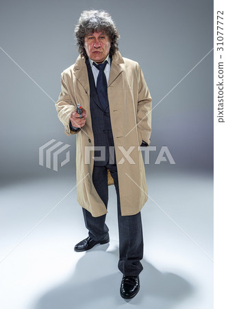 Senior police agent with a gun on dark smoke Senior police agent with a gun on dark smoke 31077772