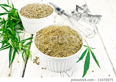 Flour hemp and grain in bowls with leaf Flour hemp and grain in bowls with leaf 31078975
