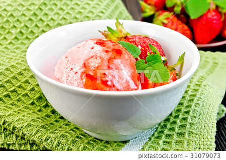 Ice cream strawberry with syrup on green napkin Ice cream strawberry with syrup on green napkin 31079073