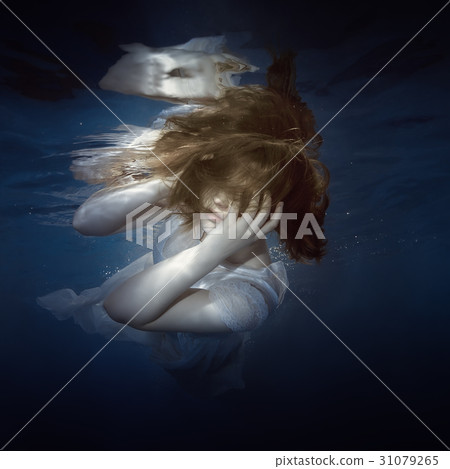 Portrait of a young girl under the water Portrait of a young girl under the water 31079265