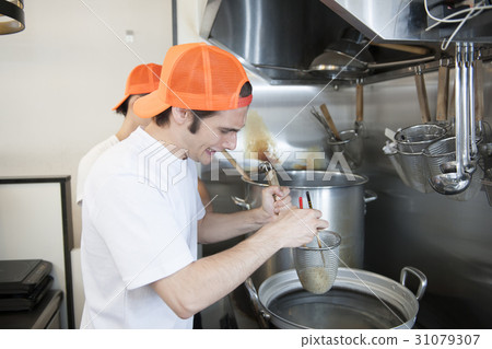 外國人訓練拉麵 31079307