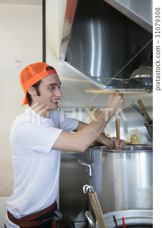 外國人訓練拉麵 31079308