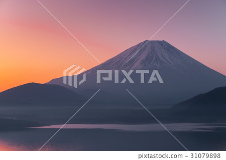 Lake motosu, Yamanashi, Japan. 31079898