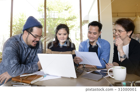 Group of business people 31080001