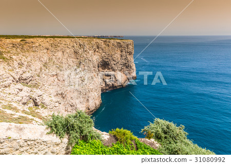 High cliffs and blue ocean at Cabo Sao Vicente 31080992
