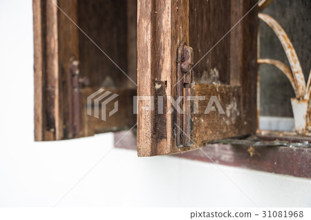 The Wooden window latch The Wooden window latch 31081968