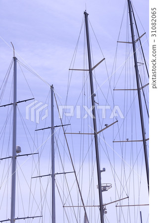 Masts of ships and sailboats against the sky Masts of ships and sailboats against the sky 31082065