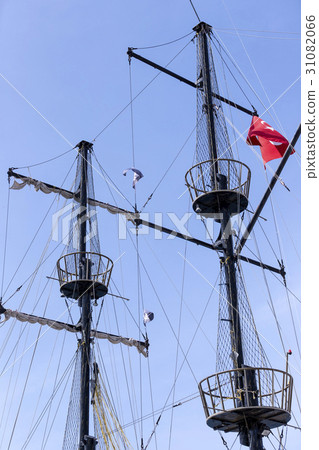Masts of ships and sailboats against the sky Masts of ships and sailboats against the sky 31082066