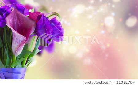 Calla lilly and eustoma flowers 31082797