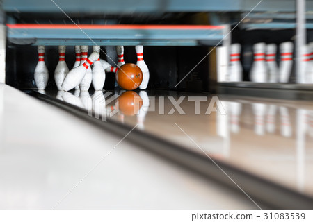 Bowling ball encounters the pin 31083539
