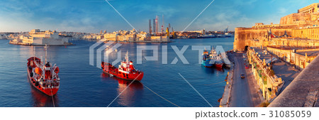 Valletta and the Grand Harbor at dawn. Malta. Valletta and the Grand Harbor at dawn. Malta. 31085059