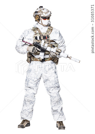 Special forces operator in winter camo clothes 31085371