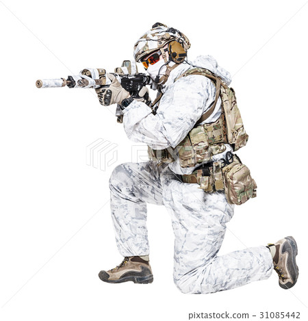 Special forces operator in winter camo clothes Special forces operator in winter camo clothes 31085442