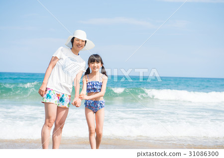 Parent and child playing in the sea during summer vacation Parent and child playing in the sea during summer vacation 31086300