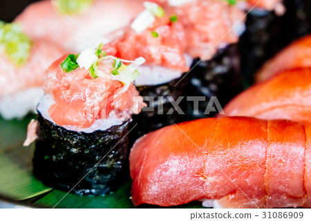 Tuna sushi Tuna sushi 31086909