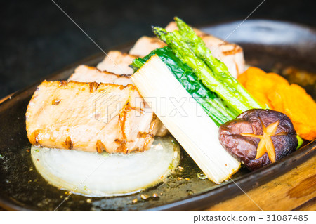 Tuna meat steak Tuna meat steak 31087485