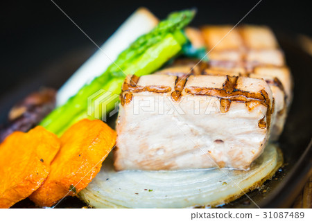 Tuna meat steak Tuna meat steak 31087489