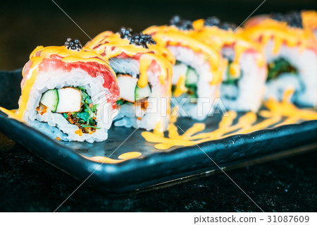 Hamachi sushi Hamachi sushi 31087609