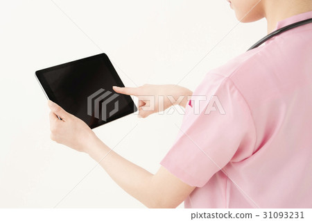 Healthcare workers who operate the tablet terminal Healthcare workers who operate the tablet terminal 31093231