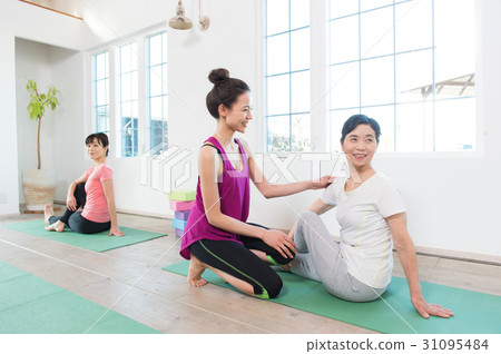 Yoga class image 31095484