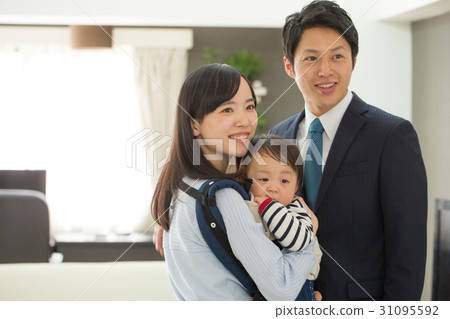 媽媽和寶寶誰也不會看到她去上班 媽媽和寶寶誰也不會看到她去上班 31095592