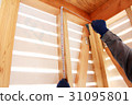 Men measuring dimensions 31095801