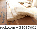 Overlapping insulation 31095802