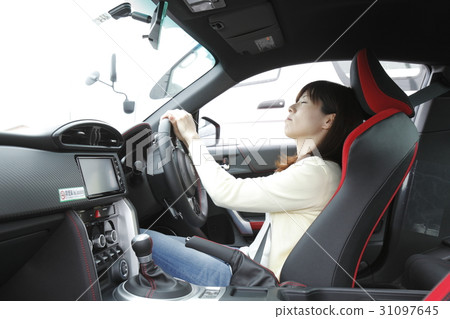 一個被困在交通中的女司機 31097645