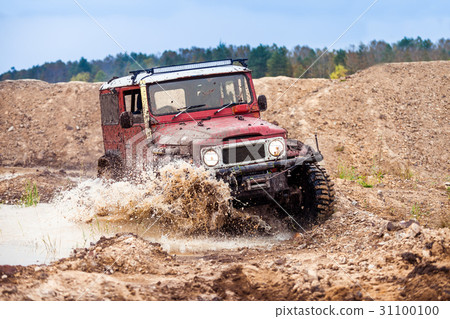 Toyota Land Cruiser 40 off road Toyota Land Cruiser 40 off road 31100100