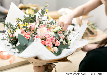 Workshop florist, making bouquets and flower Workshop florist, making bouquets and flower 31102863