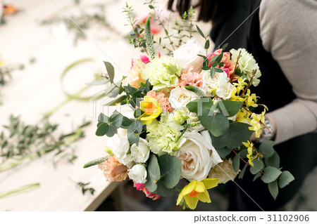 Workshop florist, making bouquets and flower Workshop florist, making bouquets and flower 31102906