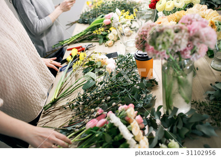 Workshop florist, making bouquets and flower 31102956